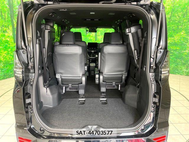 Toyota VOXY HYBRID 2025-11 8439088-12