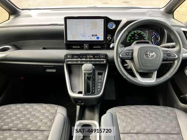 Toyota VOXY HYBRID 2022-07 8458755-10