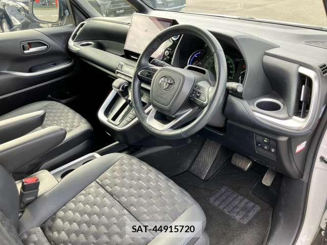 Toyota VOXY HYBRID 2022-07 8458755-11