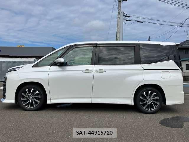 Toyota VOXY HYBRID 2022-07 8458755-14