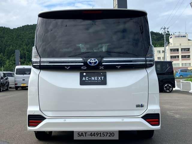 Toyota VOXY HYBRID 2022-07 8458755-15