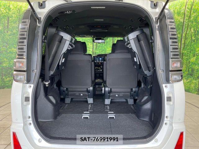 Toyota VOXY HYBRID 2019-04 8458756-12