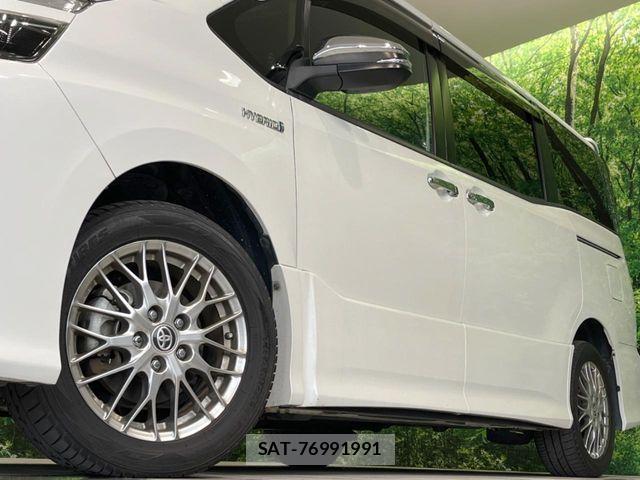 Toyota VOXY HYBRID 2019-04 8458756-14