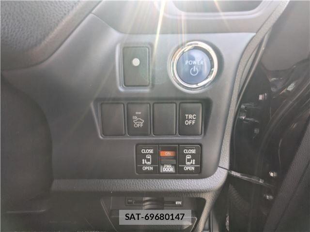 Toyota VOXY HYBRID 2015-07 8458760-18