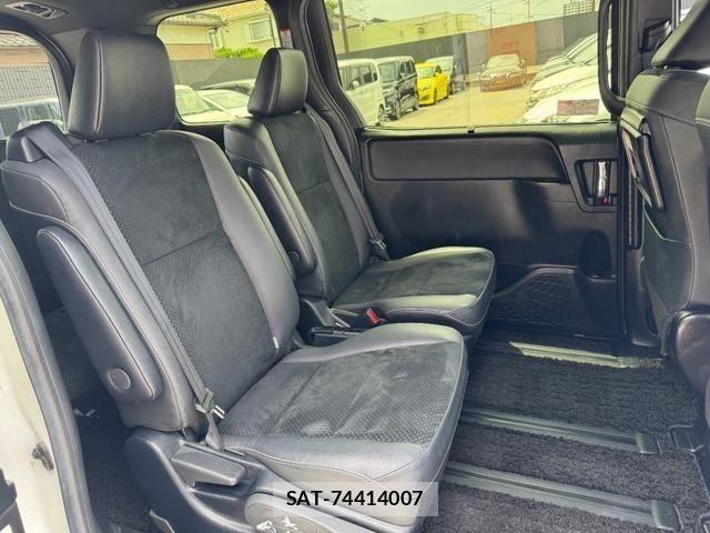 Toyota VOXY HYBRID 2021-05 8458758-9