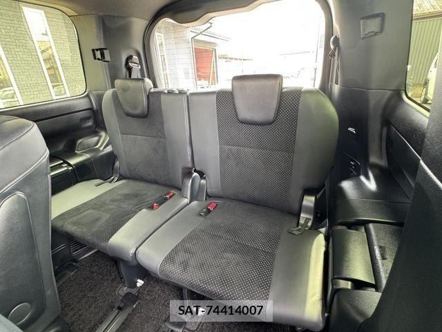 Toyota VOXY HYBRID 2021-05 8458758-10