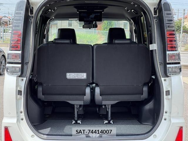 Toyota VOXY HYBRID 2021-05 8458758-11