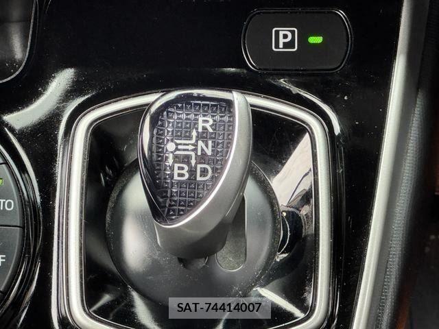 Toyota VOXY HYBRID 2021-05 8458758-22