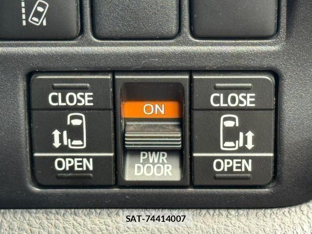 Toyota VOXY HYBRID 2021-05 8458758-23