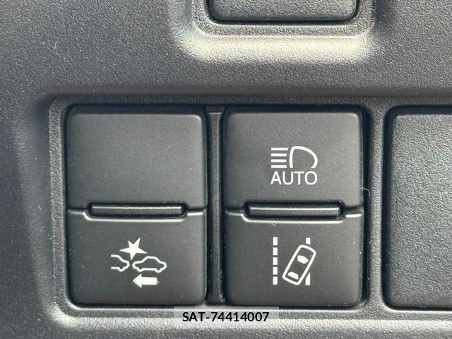Toyota VOXY HYBRID 2021-05 8458758-24