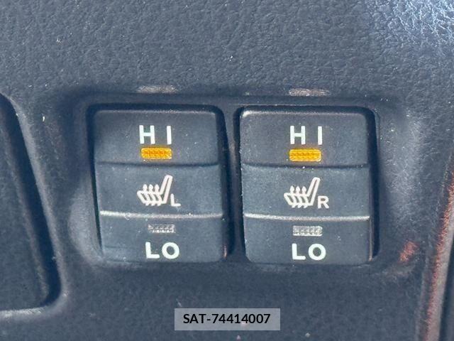Toyota VOXY HYBRID 2021-05 8458758-25