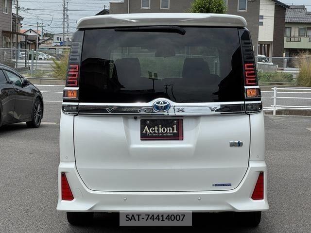 Toyota VOXY HYBRID 2021-05 8458758-4