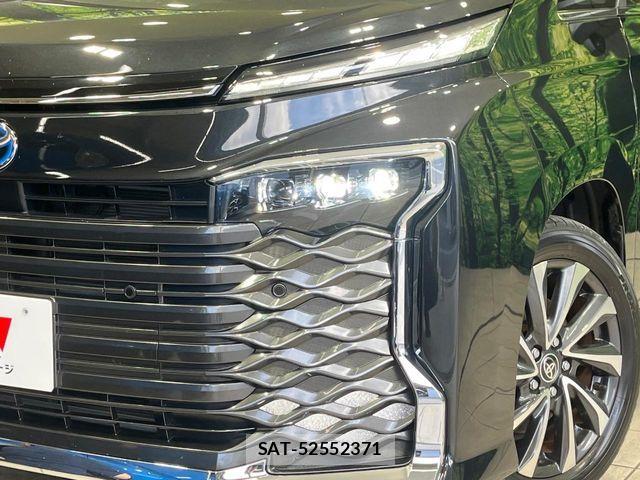 Toyota VOXY HYBRID 2022-04 8458751-12