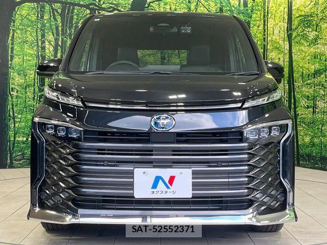 Toyota VOXY HYBRID 2022-04 8458751-14