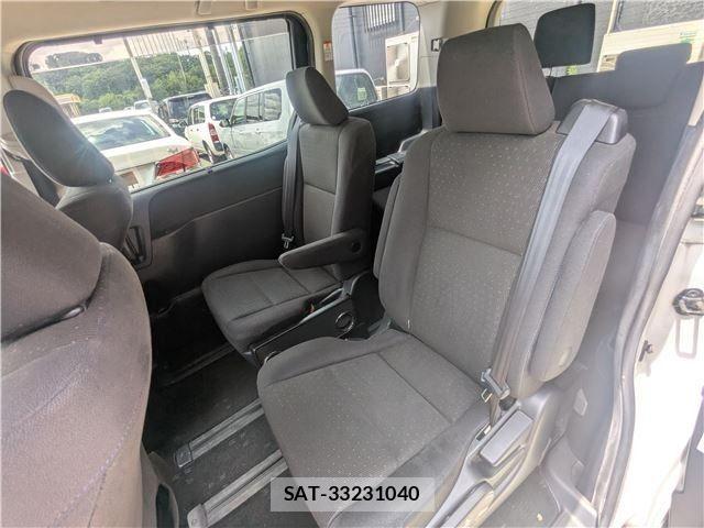 Toyota VOXY HYBRID 2015-12 8458764-13
