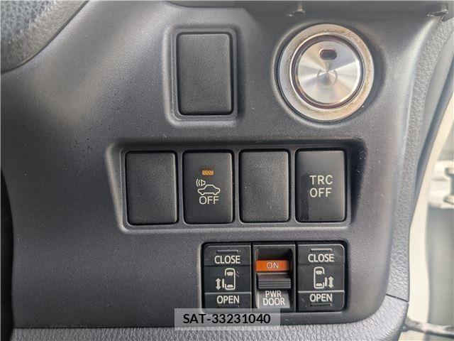 Toyota VOXY HYBRID 2015-12 8458764-17