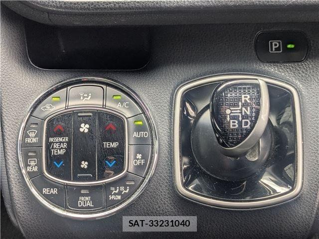 Toyota VOXY HYBRID 2015-12 8458764-23