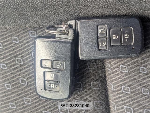 Toyota VOXY HYBRID 2015-12 8458764-29
