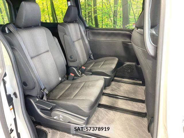 Toyota VOXY HYBRID 2019-05 8458757-8