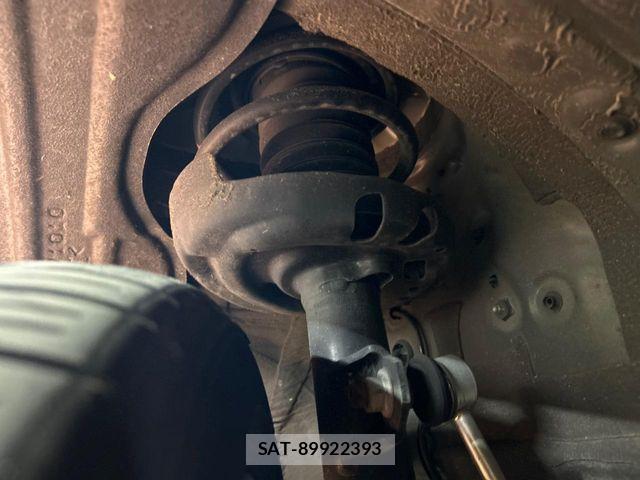 Toyota VOXY HYBRID 2023-06 8486260-19