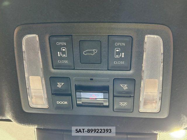 Toyota VOXY HYBRID 2023-06 8486260-5