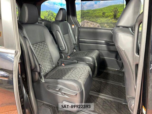 Toyota VOXY HYBRID 2023-06 8486260-8