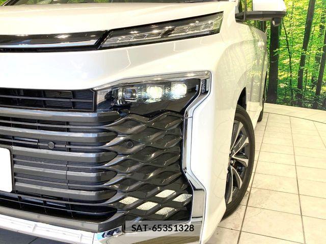 Toyota VOXY HYBRID 2023-11 8528174-12