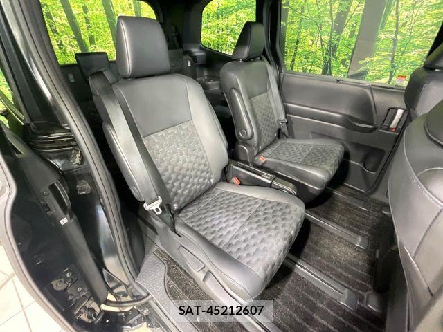 Toyota VOXY HYBRID 2022-03 8528173-8