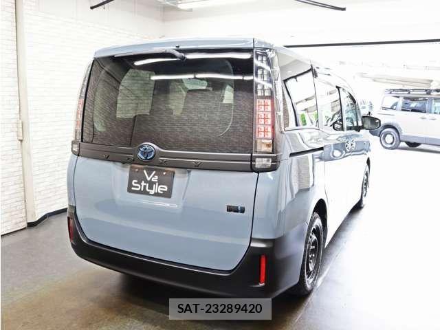 Toyota VOXY HYBRID 2015-09 8528179-16