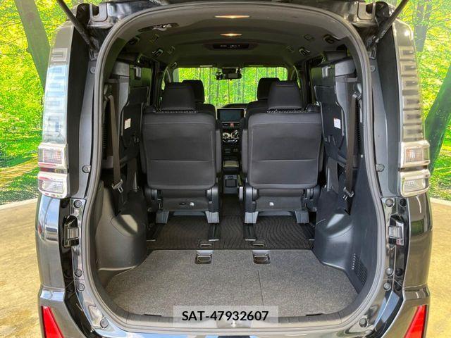 Toyota VOXY HYBRID 2017-10 8528187-10