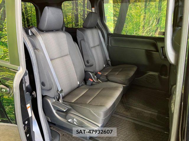 Toyota VOXY HYBRID 2017-10 8528187-8