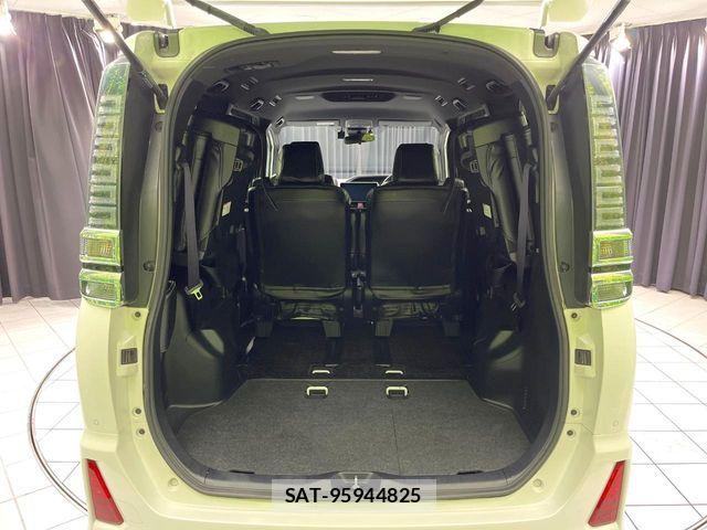 Toyota VOXY HYBRID 2019-06 8528177-10
