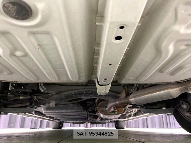 Toyota VOXY HYBRID 2019-06 8528177-19