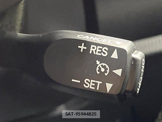 Toyota VOXY HYBRID 2019-06 8528177-4