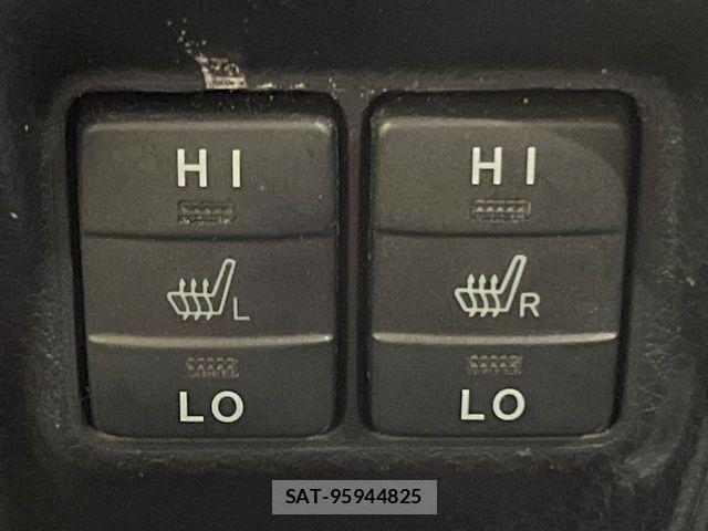 Toyota VOXY HYBRID 2019-06 8528177-6