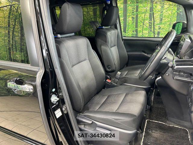 Toyota VOXY HYBRID 2017-12 8528180-6
