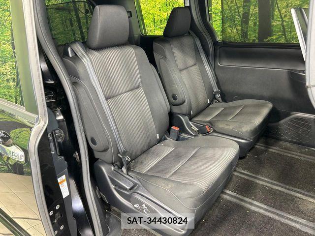 Toyota VOXY HYBRID 2017-12 8528180-7