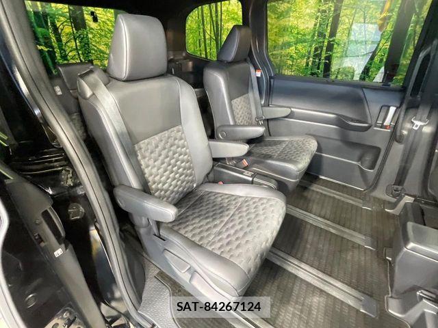 Toyota VOXY HYBRID 2024-05 8528167-7