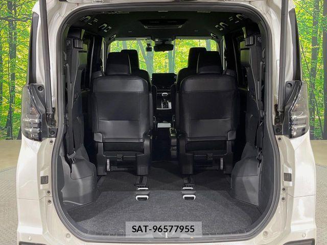 Toyota VOXY HYBRID 2023-06 8528157-9