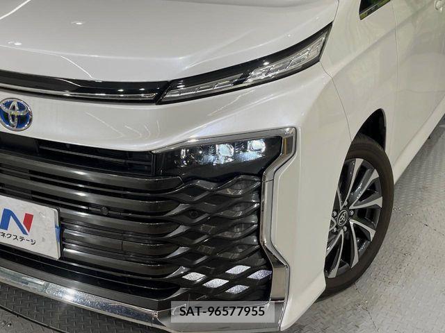 Toyota VOXY HYBRID 2023-06 8528157-11