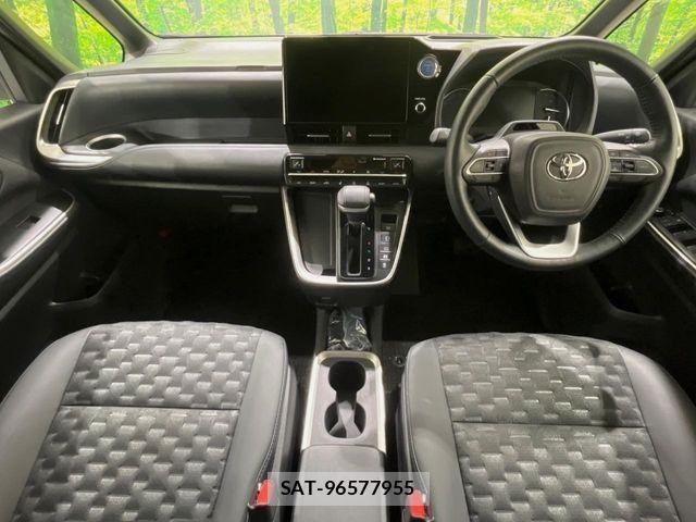 Toyota VOXY HYBRID 2023-06 8528157-1