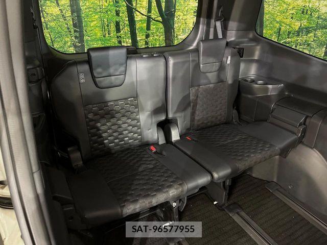 Toyota VOXY HYBRID 2023-06 8528157-8