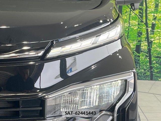 Toyota VOXY HYBRID 2022-10 8528172-6