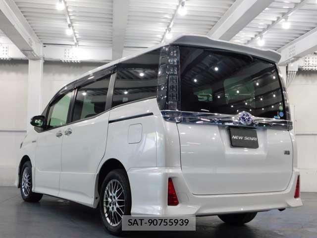 Toyota VOXY HYBRID 2017-03 8528178-1