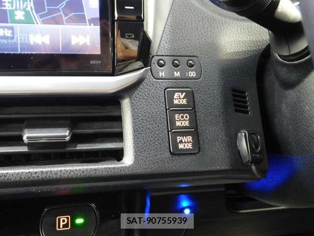 Toyota VOXY HYBRID 2017-03 8528178-19