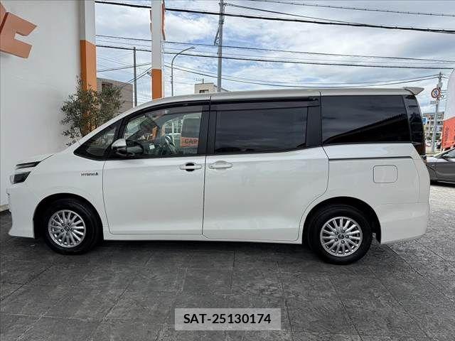 Toyota VOXY HYBRID 2014-04 8528185-10