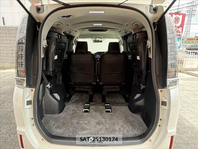 Toyota VOXY HYBRID 2014-04 8528185-21
