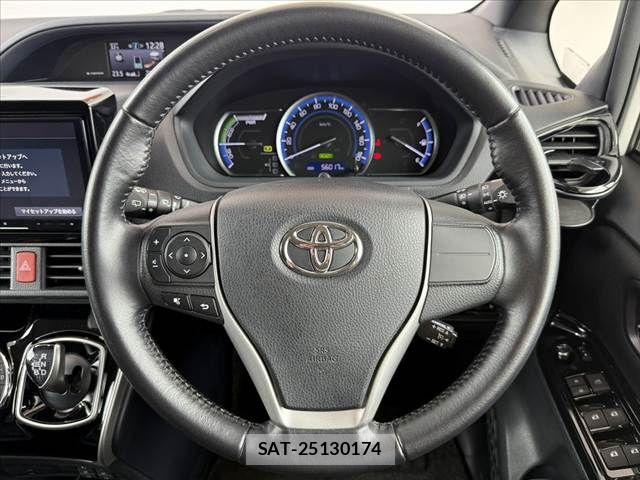 Toyota VOXY HYBRID 2014-04 8528185-22