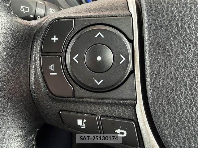 Toyota VOXY HYBRID 2014-04 8528185-25