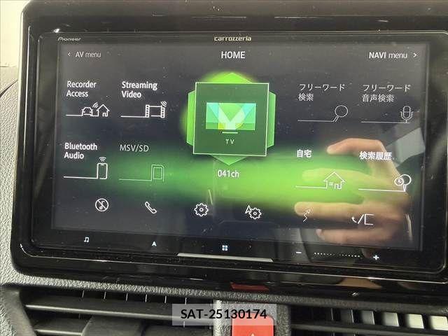 Toyota VOXY HYBRID 2014-04 8528185-27